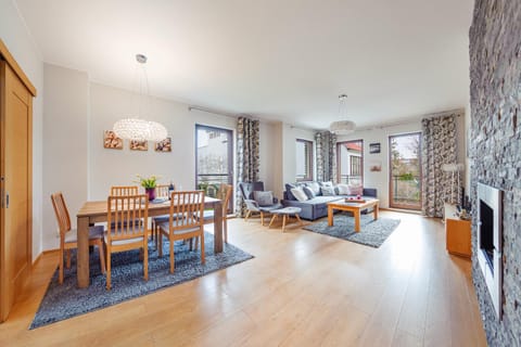 Living room, Seating area, internet