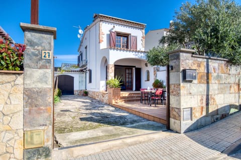 Property building, Facade/entrance, Off site