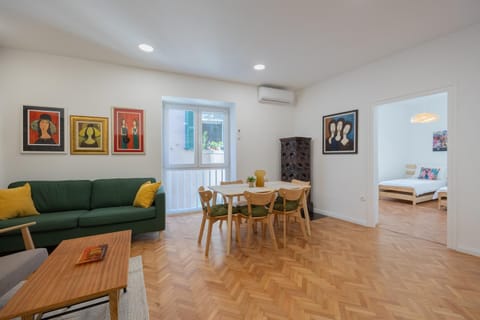 Living room, Dining area