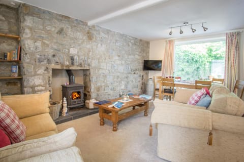 TV and multimedia, Living room, Seating area, fireplace