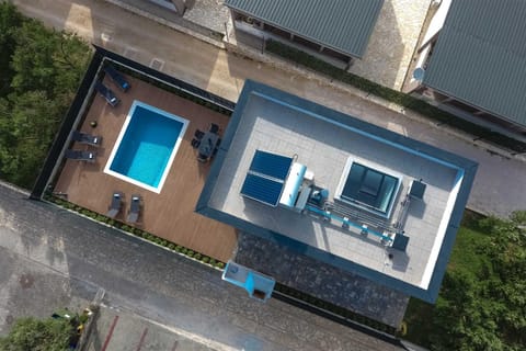 Property building, Bird's eye view, Pool view, Swimming pool