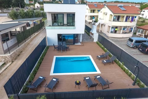 Bird's eye view, Swimming pool