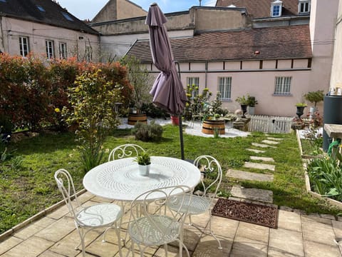 Patio, Spring, Day, Garden, Garden, Garden view, Meals