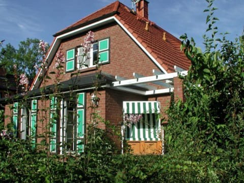Property building, Day, Balcony/Terrace, Time of day