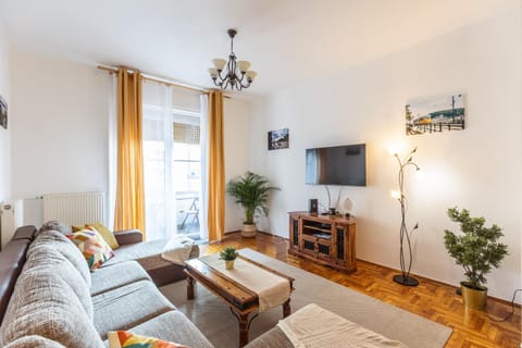 Communal lounge/ TV room, TV and multimedia, Living room, Seating area