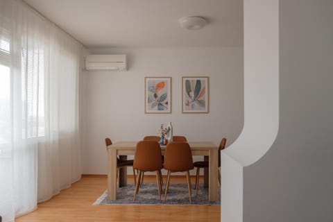Living room, Seating area, Dining area, air conditioner