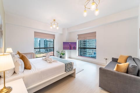 Prime Spacious 5 plus 1 BR Apt on JBR Beach near Metro ,Walk to The Mall, Dining & Entertainment - By Sunkissed Holiday Homes Apartment in Dubai