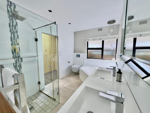 Shower, Toilet, Bathroom, Bath