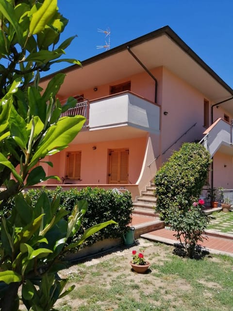 Casa Magnolia: indipendente con giardino Apartment in Castiglione del Lago