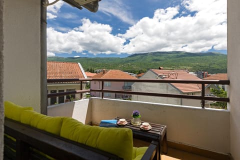 Day, Natural landscape, View (from property/room), Balcony/Terrace, Seating area, Mountain view