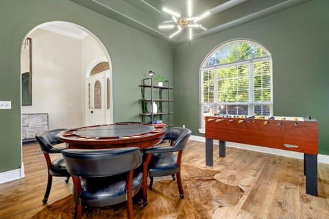 Poolside Place-Game Room-MTB-Friendly House in Rogers