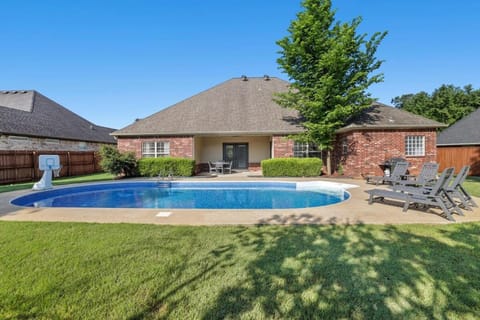 Poolside Place-Game Room-MTB-Friendly House in Rogers