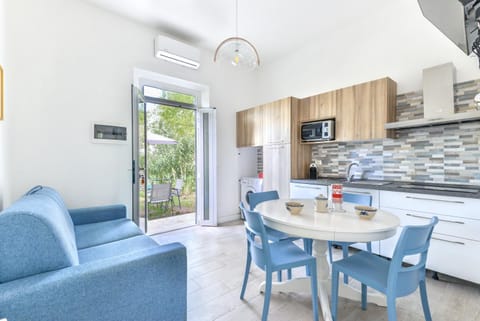 Property building, Kitchen or kitchenette, Living room