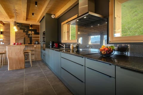 Kitchen or kitchenette, Living room