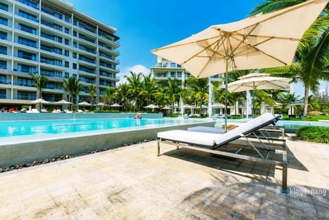 Property building, Patio, Garden, Garden view, Pool view, Swimming pool, sunbed