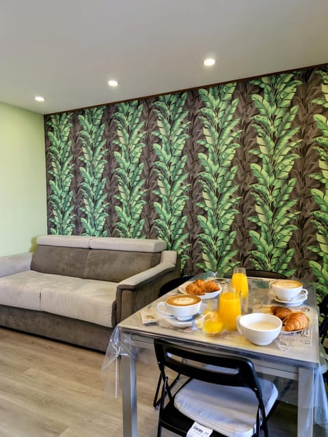 Dining area, Lunch