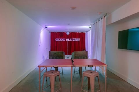 King & Queen 2 Homes - 24 Beds City Views House in Nashville