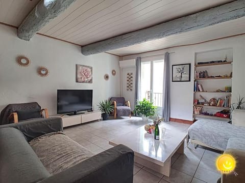 Communal lounge/ TV room, Living room, Seating area