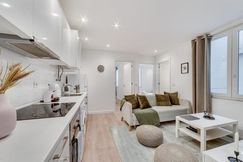 Kitchen or kitchenette, Living room, Seating area, Dining area, minibar, pet friendly, stove
