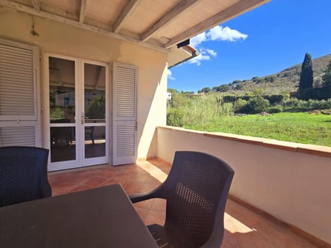 View (from property/room), Balcony/Terrace, Dining area, Mountain view