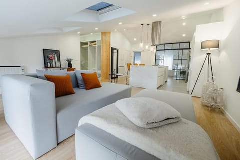 Kitchen or kitchenette, Living room, Seating area