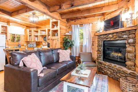 Communal lounge/ TV room, TV and multimedia, Living room, Seating area, Evening entertainment, fireplace