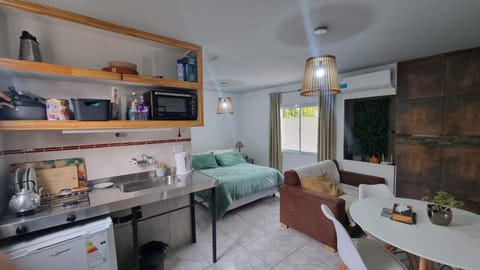 Photo of the whole room, Dining area, kitchen