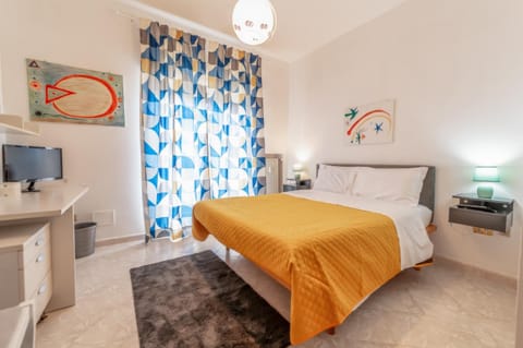 Bed, TV and multimedia, Photo of the whole room, Bedroom, hair dresser