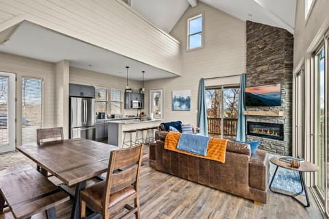 Mountain Lake Escape House in Douglas Lake