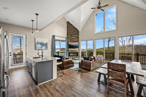 Mountain Lake Escape House in Douglas Lake