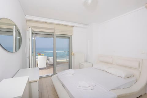 Villa Alpha - Beachfront, Steps from Agistri, Da Noi and Blue Carpet Villa in Halkidiki