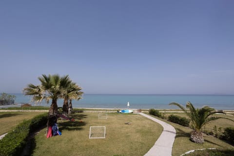 Villa Alpha - Beachfront, Steps from Agistri, Da Noi and Blue Carpet Villa in Halkidiki