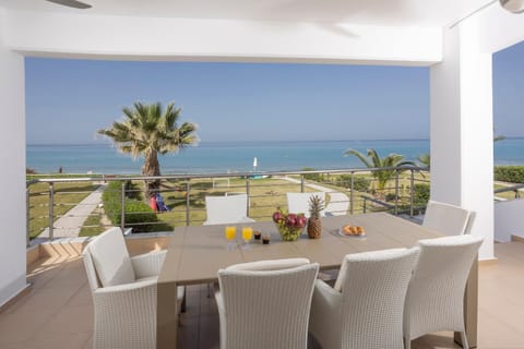 Villa Alpha - Beachfront, Steps from Agistri, Da Noi and Blue Carpet Villa in Halkidiki