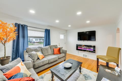 The Maple Tree Home 14 Mi to Downtown Cleveland House in Cleveland Heights