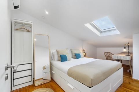 Bed, Bedroom