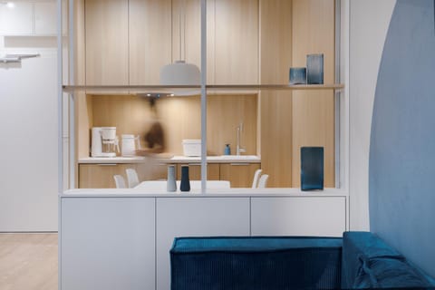 Kitchen or kitchenette, Dining area