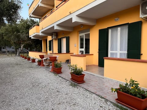Property building, Day, Garden, Garden view
