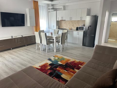 Kitchen or kitchenette, Living room, Seating area, Dining area, pet friendly, stove