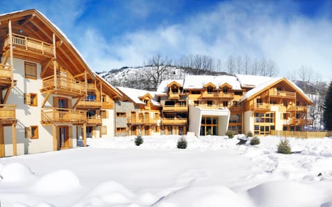 Property building, Skiing