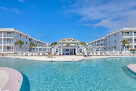 Property building, Day, Swimming pool, sunbed