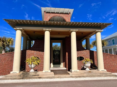 Property building, Facade/entrance, Day