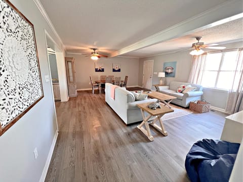 TV and multimedia, Living room, Photo of the whole room, Seating area