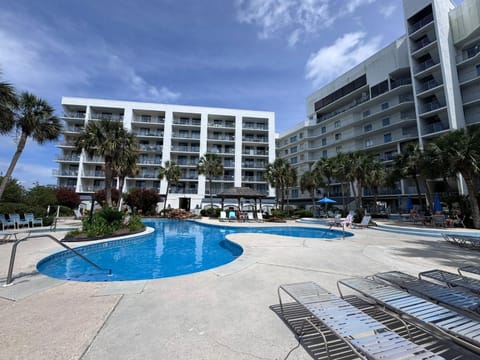 Property building, Day, Pool view, Swimming pool