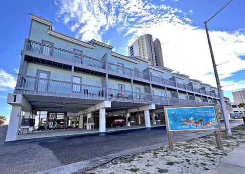 Property building, Day, Parking