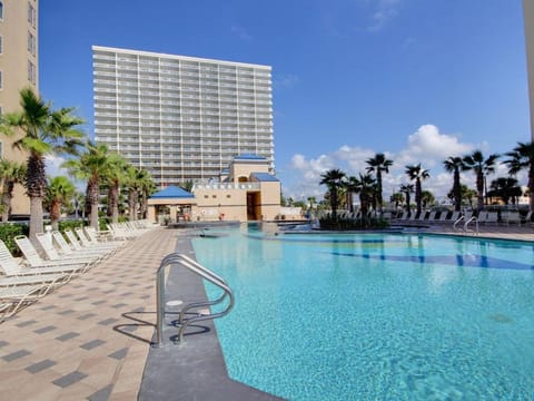 Property building, Day, Pool view, Swimming pool, sunbed