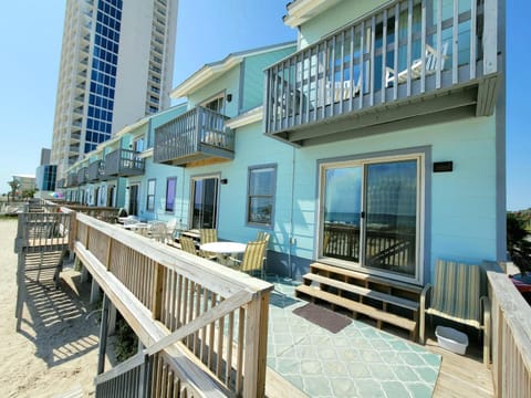 Property building, Nearby landmark, Day, Activities, View (from property/room), Balcony/Terrace
