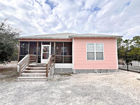 Property building, Facade/entrance, Day
