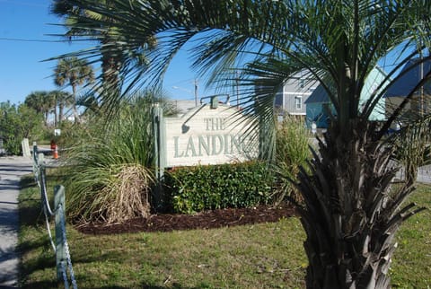 Facade/entrance, Day, Garden