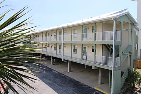 Property building, Facade/entrance, Day