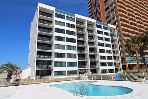 Property building, Swimming pool, sunbed
